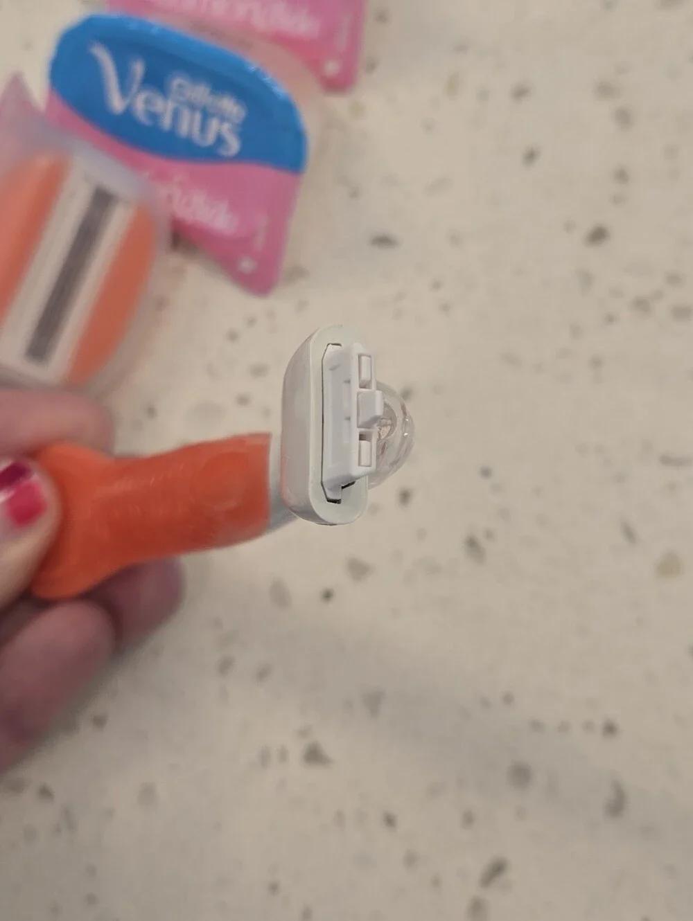 Gillette Venus ComfortGlide Razor + 4 Cartridges - Pink & Blue